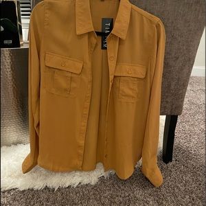 NWT Mustard yellow long sleeve shirt. Size Medium